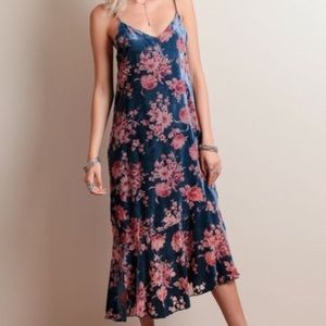 Floral velvet burnout dress line and dot